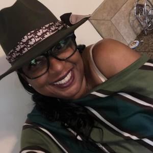 Meet your Posher, Monique